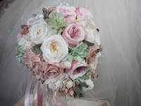 ティアドロップブーケ／66,000円～（写真：70,000円）