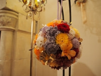 ボールブーケ／67,000円～（写真：70,000円）