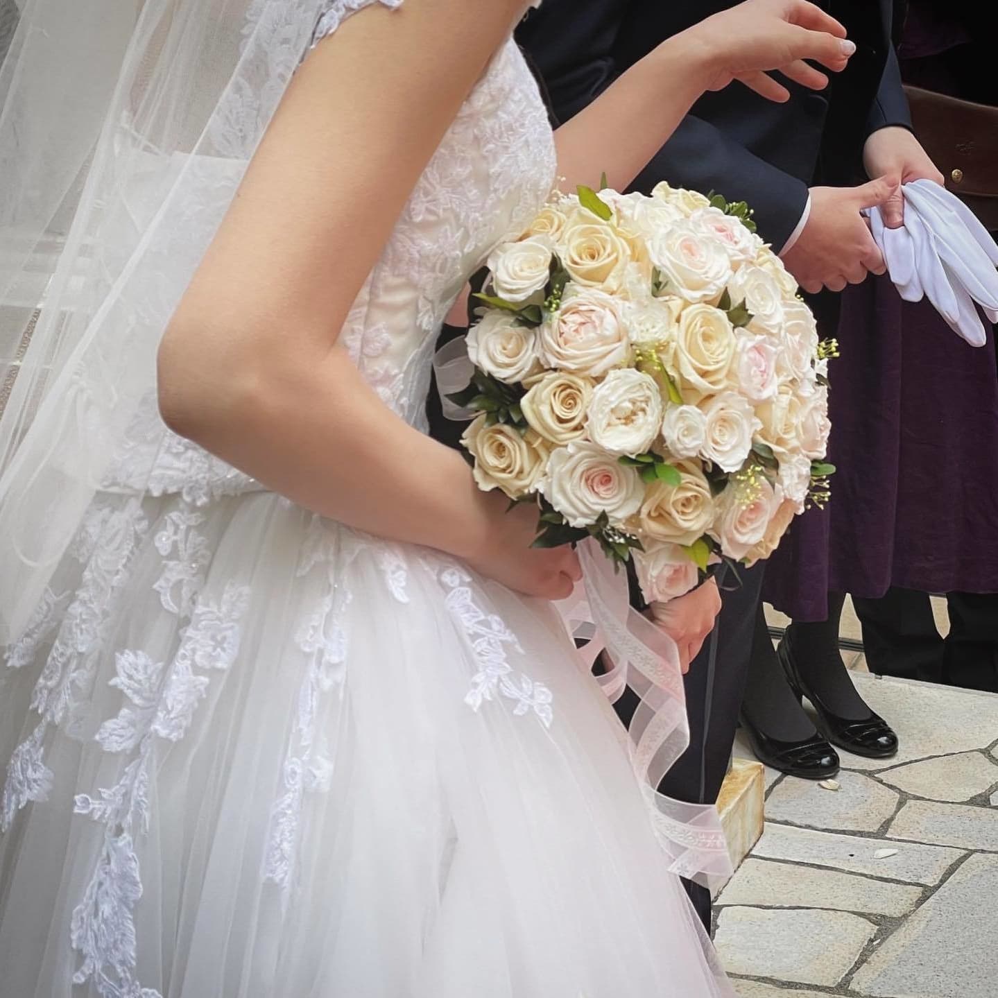 ラウンドブーケ　オールドローズ・バラ・カーネーション